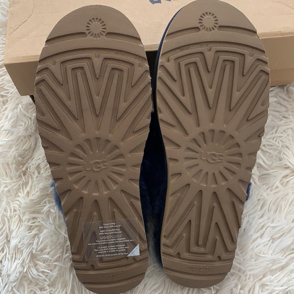 Brand new Authentic Ugg cozy genuine shearling slipper in navy - Picture 4 of 13